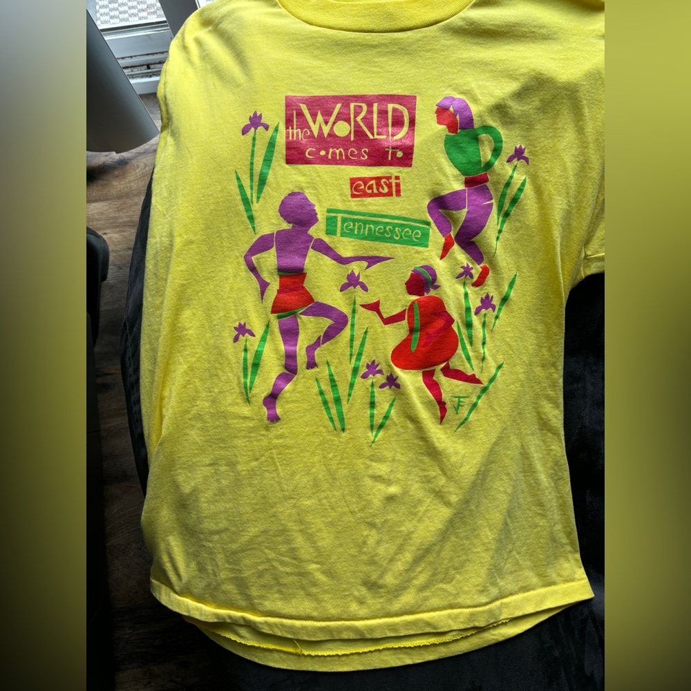 Vintage “The World Comes to East Tennessee” Tee